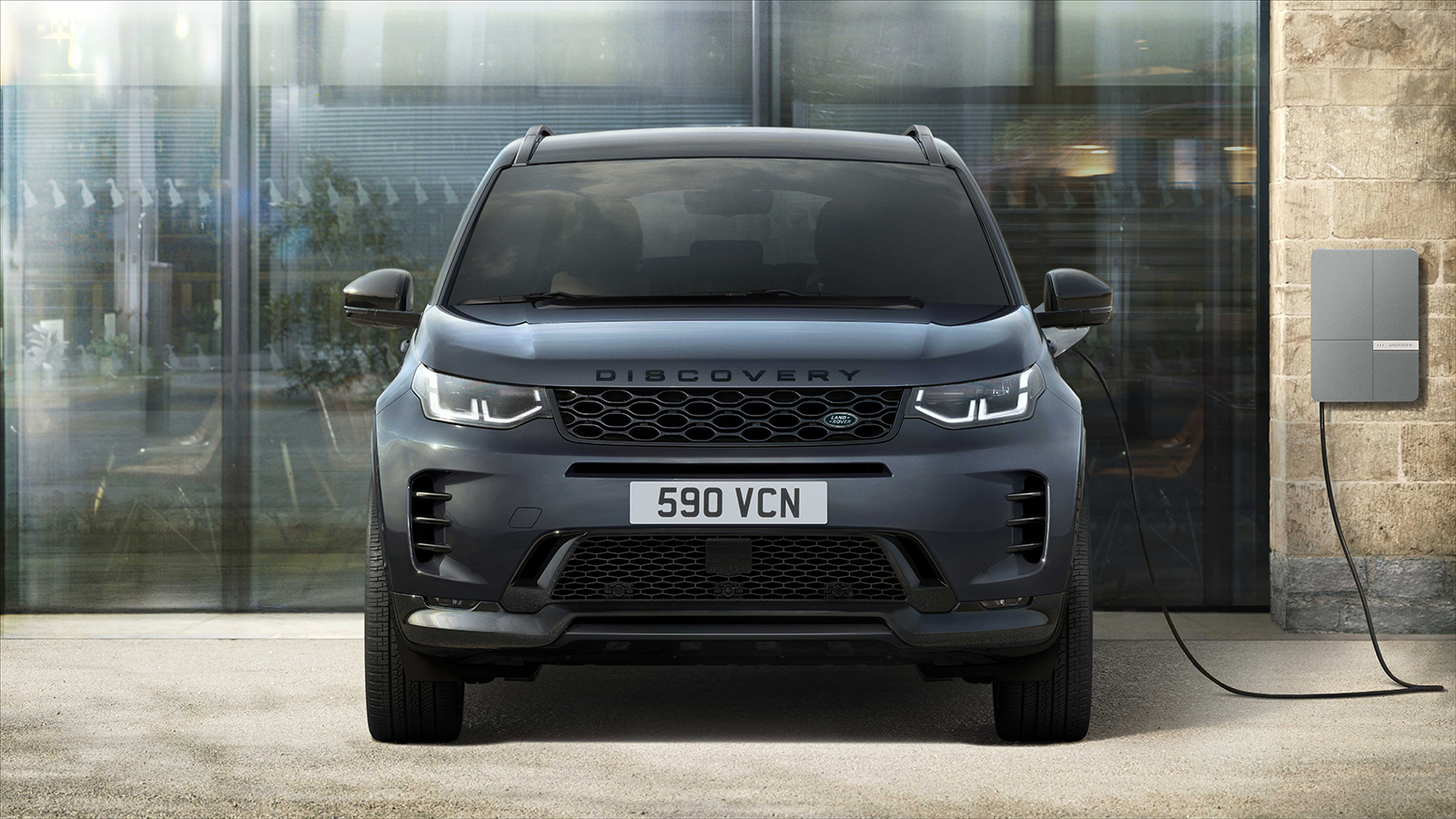 Πρεμιέρα για το ανανεωμένο Land Rover Discovery Sport